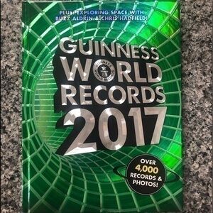 ⚡️Guinness World Records 2017 Book 📚